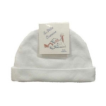 Een zacht wit mutsje met een omslagrand. Het mutsje is effen van kleur en gemaakt van zacht katoen en in de maat 56. Geschikt voor 0-6 maanden. 