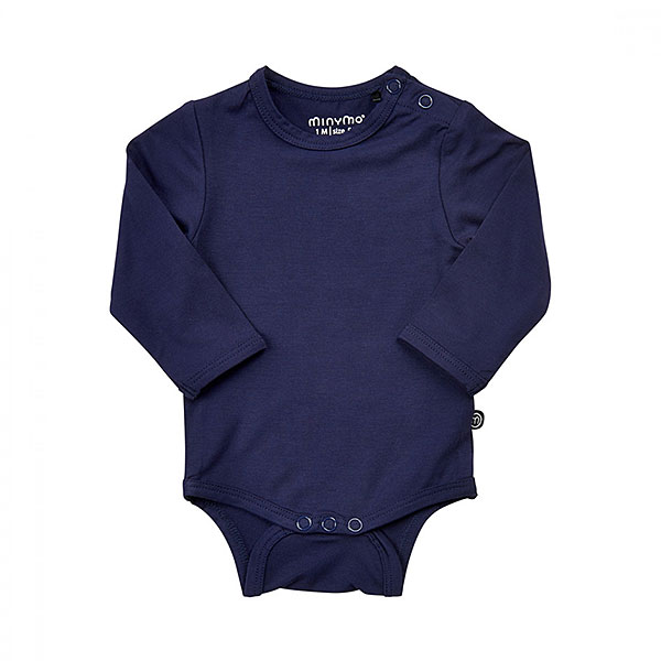 Mooie rompertje in de effen kleur donkerblauw. Het rompertje heeft lange mouwen uit de kledingcollectie van Minymo. Gemaakt van viscose.