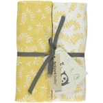 Handige hydrofiele swaddle of multidoek uit de collectie Organic Botanic van Briljant Baby. Dit setje bestaat uit 2 stuks: 1x wit met gele opdruk en 1x geel met witte opdruk.