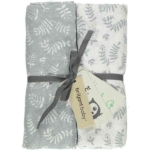 Handige hydrofiele swaddle of multidoek uit de collectie Organic Botanic van Briljant Baby. Dit setje bestaat uit 2 stuks: 1x wit met grijze opdruk en 1x grijs met witte opdruk.