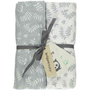 Handige hydrofiele swaddle of multidoek uit de collectie Organic Botanic van Briljant Baby. Dit setje bestaat uit 2 stuks: 1x wit met grijze opdruk en 1x grijs met witte opdruk.