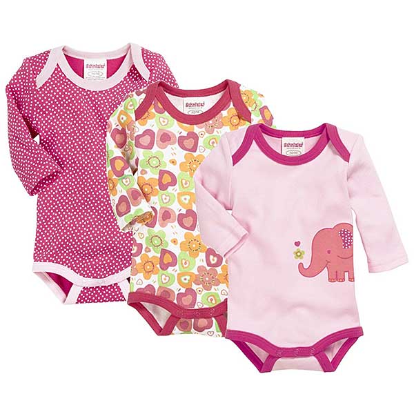 Een leuke set van 3 rompertjes met verschillende designs. Fuchsia met witte stippen, roze met een olifant & witte met gekleurde hartjes. Alle rompers zijn afgezet met een gekleurde bies.
