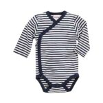Een leuke set van 2 overslagrompetjes in de kleuren wit & donkerblauw. Het witte romper heeft een print van een walvis en de blauwe heeft witte strepen.