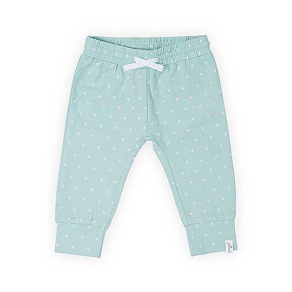 Een leuk broekje in een zachtgroene kleur met een lieve print van V-tekentjes in de kleur wit uit de collectie Hearts Soft Green van Jollein