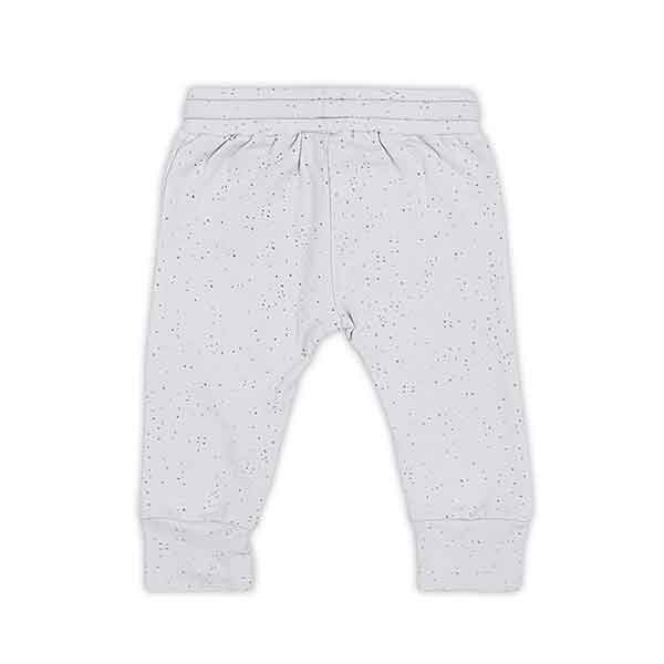 Een leuk grijs broekje met een fijne stippenprint in donkergrijs uit de collectie Mini Dots Soft Grey van Jollein. Het broekje heeft een elastisch band met een koordje. 