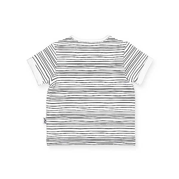 Mooi zomer shirtje voor baby's met toffe print van Jollein. Het witte shirtje heeft een leuke opdruk met zwarte streepjes en komt uit de collectie Stripes van Jollein.