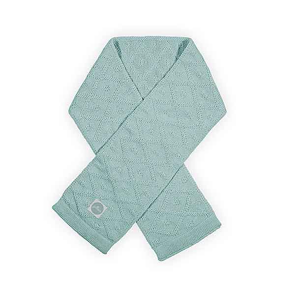 Mooie gebreide groene sjaal uit de collectie Diamond Knit van Jollein voor baby's. De sjaal is gemaakt van katoen en acryl en is 90 cm lang.
