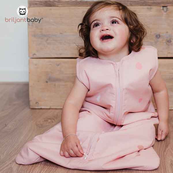 Een heerlijke slaapzak in de kleur roze uit de collectie van Briljant Baby. Deze slaapzak is gemaakt van katoen en uitermate geschikt voor de warme dagen of in combinatie met een lakentje of deken.