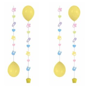 Wil jij het feestje van jouw kleintje opvrolijken? Deze leuke versiering met baby items is op te hangen onder een helium ballon.