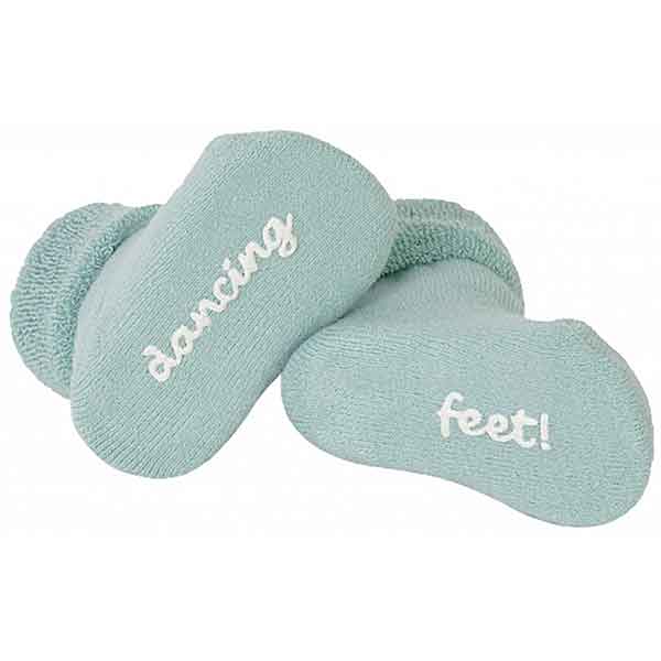 Schattige groene sokjes voor de voetjes van je pasgeboren baby met de witte tekst Dancing Feet. De sokjes hebben een afmeting van 10 cm van hiel tot teen.