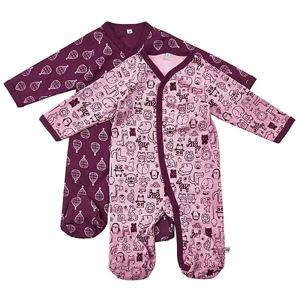 Dit setje met 2 boxpakjes van het merk Pippi in de kleuren lila/paars zijn heerlijk om in te spelen of als pyjama om lekker in te slapen.