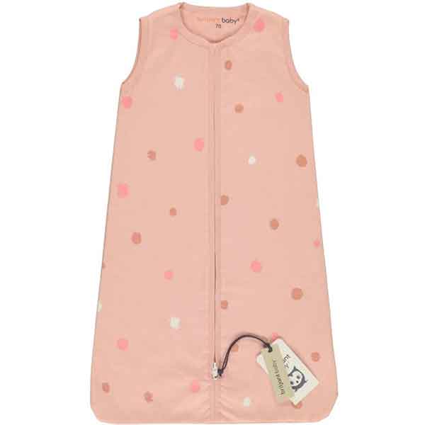 Een heerlijke slaapzak in de kleur roze uit de collectie van Briljant Baby. Deze slaapzak is gemaakt van katoen en uitermate geschikt voor de warme dagen of in combinatie met een lakentje of deken.