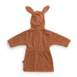 Een heerlijke zachte badjas in de kleur caramel van het merk Jollein. Gemaakt van badstof katoen. Heerlijk warm en makkelijk voor na het douchen of badderen.