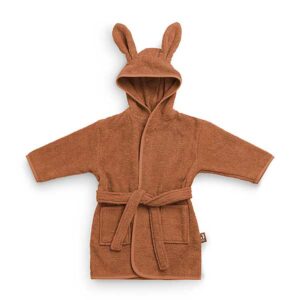 Een heerlijke zachte badjas in de kleur caramel van het merk Jollein. Gemaakt van badstof katoen. Heerlijk warm en makkelijk voor na het douchen of badderen.