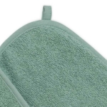 Handige en zachte groene badstof badcape van Jollein uit het Design Basics - Ash Green. Deze badcape is onder andere te gebruiken na het badderen of na het babyzwemmen.