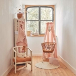 Maak met deze mooie zachtroze ledikantsluier van het merk Jollein uit het Design Basics een heerlijke knusse slaapplek voor jouw kleintje.