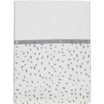 Dit geweldig mooie laken uit de collectie Minimal Grey van het kwaliteitsmerk Briljant Baby is gemaakt van hoge kwaliteit katoen en is voorzien van leuke vlekkenprint.