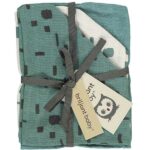 Deze washandjes komt uit onze nieuwe ‘Art’ collectie. Een collectie die zich kenmerkt door het gebruik van abstracte vormen en prachtige warme kleuren. Bestaand uit 3 designs: x1 effen – 1x zeegroen met witte strepen – 1x wit met zeegroene strepen.