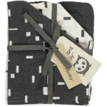 Deze washandjes komt uit onze nieuwe ‘Art’ collectie. Een collectie die zich kenmerkt door het gebruik van abstracte vormen en prachtige warme kleuren. Bestaand uit 3 designs: x1 effen – 1x antraciet met witte strepen – 1x wit met antraciet strepen.