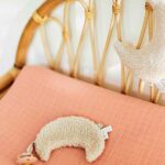 Een aankleedkussenhoes kan niet ontbreken in je setje voor jouw kleintje. Hier een hele mooie hoes gemaakt van zacht katoen in de kleur Rosewood uit de Wrinkled collectie van Jollein.