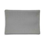 Een aankleedkussenhoes kan niet ontbreken in je setje voor jouw kleintje. Hier een hele mooie hoes gemaakt van zacht katoen in de kleur Storm Grey uit de Wrinkled collectie van Jollein.