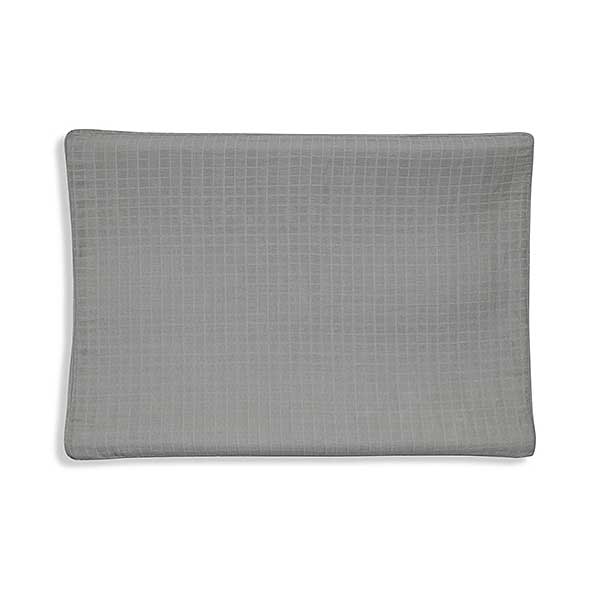 Een aankleedkussenhoes kan niet ontbreken in je setje voor jouw kleintje. Hier een hele mooie hoes gemaakt van zacht katoen in de kleur Storm Grey uit de Wrinkled collectie van Jollein.