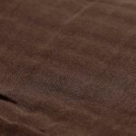 Een mooie donkerbruine deken uit de collectie Wrinkled Chestnut van Jollein. Deze meerlaagse hydrofiele deken is geschikt voor het ledikantje.