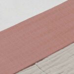 Zacht lakentje gemaakt van hydrofiel katoen in de kleur Rosewood van Jollein. Heerlijk zacht en zeer geschikt voor de tere en gevoelige babyhuid.