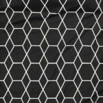 Een stoer design voor de binkies, geschikt voor een peuterbed.  Dit dekbed komt uit de Grid collectie van het merk Briljant Baby. Het overtrek is zwart van kleur met witte strepen in een grid motief.