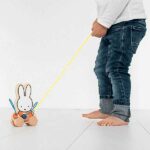 Met deze rollende kralenbaan van Bambolino laat je de allerkleinsten al op jonge leeftijd plezier maken. Laat je kleine op verkenning gaan met het Nijntje Trekfiguur van Bambolino Toys!