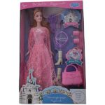 Deze leuke tienerpop heeft rozig haar en een mooi roze jurk met kant. In de verpakking zitten ook allerlei leuke accessoires. Hiermee kan je veel speelplezier hebben.