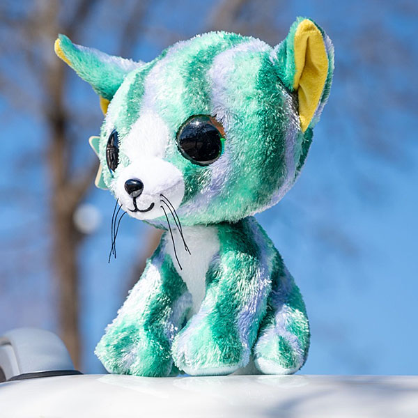 Knuffel Deer Bock van Lumo Stars in groen wit en blauw met grote glanzende ogen en zachte pluche vacht