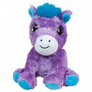 Pony Carla is een 15 cm grote Lumo Star. Carla lijkt misschien klein, maar ze is sterker dan je denkt. Haar vacht heeft een mooie paarse kleur en ze heeft een leuke blauwe kuif. Zij vind thet prachtig en hopelijk jij ook!