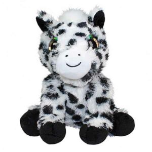 Pony Snow is een 15 cm grote Lumo Star. Lumo Stars zijn de zachtste en mooiste pluche knuffeldieren met grote lief kijkende ogen. Ik galoppeer graag langs het water! Zo ben ik aan mijn naam gekomen. Kom op, laat het avontuur maar komen.