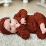 Een heerlijk zacht boxpakje Leopard, zonder voetjes, van soepele tricot met een leuke luipaardenprint in de kleur roodbruin en zwart uit de collectie van Little Adventure.