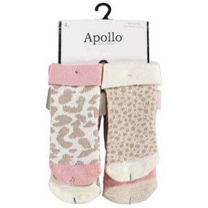 Schattige sokjes voor de voetjes van je baby. Set bestaat uit 1x roze sokjes met tekst, 1x beige met panterprint, 1x gebroken wit met tijgerprint & 1x beige met het hoofd van een hondje.