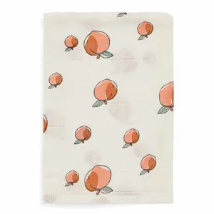 Deze leuke hydrofiele washandjes van Jollein met perzikenprint uit de collectie Peach kun je goed gebruiken bij het badderen en zijn ook handig voor onderweg.