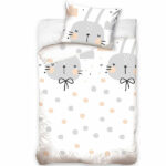 Hier vindt je het mooi dekbedovertrek met een leuke afbeeldingen van konijnenhoofdje met oranje wangen. Met de mooie zachte kleur past dit dekbedovertrek goed in elke slaapkamer. De fijne katoenen stof komt het slaapcomfort ten goede. Zowel het dekbedovertrek als het kussensloop hebben een ritsluiting.