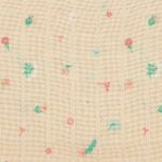 Deze monddoekjes komen uit de collectie Flower collectie. Een collectie die zich kenmerkt door het gebruik van diverse kleine bloemetjes. Bestaand uit 3 designs: 1x effen – 1x wit met roze bloemen – 1x zalmkleurig met bloemen.