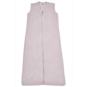 Deze zomer slaapzak ziet er niet alleen heerlijk aaibaar uit, dat is deze Meyco Baby Slaapzak Velvet ook écht! Maar dat niet alleen. De zomer slaapzak bestaat uit 1 laag gemaakt van 100% zacht katoen en is hierdoor perfect voor de warmere zomerdagen- en nachten. Het katoen ademt goed, heeft een goede vochtregulatie, houdt je kleintje op de juiste temperatuur en zorgt er zo voor dat het zomers niet te warm wordt.