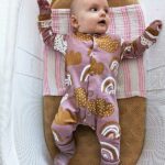 Dit mooie boxpakje Pink Sky met regenbogen is gemaakt van biologisch katoen. Gemaakt door de ontwerpster Ferial de Groot.