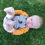 Heerlijk zacht en uiterst comfortabel grijs tuinbroekje met korte pijpen. Voorzien van een leuke print van luipaarden en komt uit de collectie van Hot Pink.