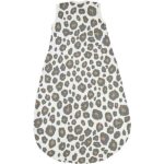 Wat een vrolijke beestenboel op deze Meyco Baby slaapzak rond Panter Neutral! De slaapzak bestaat uit 1 laag gemaakt van 100% zacht katoen en is hierdoor perfect voor de warmere zomerdagen en -nachten. Het katoen ademt goed, heeft een goede vochtregulatie, houdt je kleintje op de juiste temperatuur en zorgt er zo voor dat het zomers niet te warm wordt.