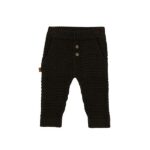 Een mooi gebreid broekje in de kleur antraciet uit de Playtime collectie van Frogs and Dogs. Het broekje heeft steekzakjes en sierknoopjes op de voorkant. 