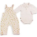 Een leuke roze tuinbroek met een over-all bedrukking van hartjes uit de collectie Hearts van het merk Frogs and Dogs.