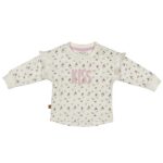 Een lieve gebroken wit shirtje Kiss uit de collectie Winter Flower van Frogs and Dogs met de tekst Kiss, geborduurd in de kleur roze en schattige winterbloemetjes.