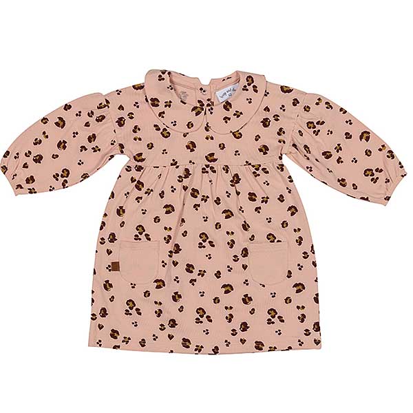 Een schattig jurkje uit de collectie Wild About You van Frogs and Dogs met een subtiele panterprint in de kleur roze. Het jurkje heeft een leuk kraagje.