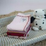 Een lief broekje uit de Wild about You collectie van Frogs and Dogs. Dit lief broekje is gemaakt van zacht katoen met een panterprint.