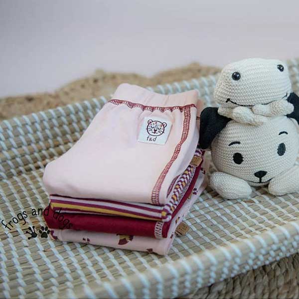Een lief broekje uit de Wild about You collectie van Frogs and Dogs. Dit lief broekje is gemaakt van zacht katoen met een panterprint.