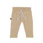Een lief beige broekje uit de Winter Flower collectie van Frogs and Dogs. Dit lief broekje is gemaakt van zacht katoen met een steekzakken en leuke plooien.